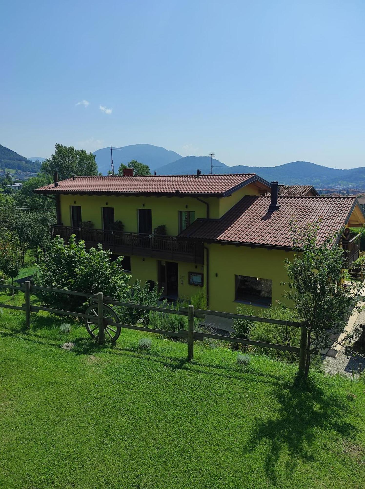 Agriturismo La Soglia Del Parco Ranica Exteriör bild